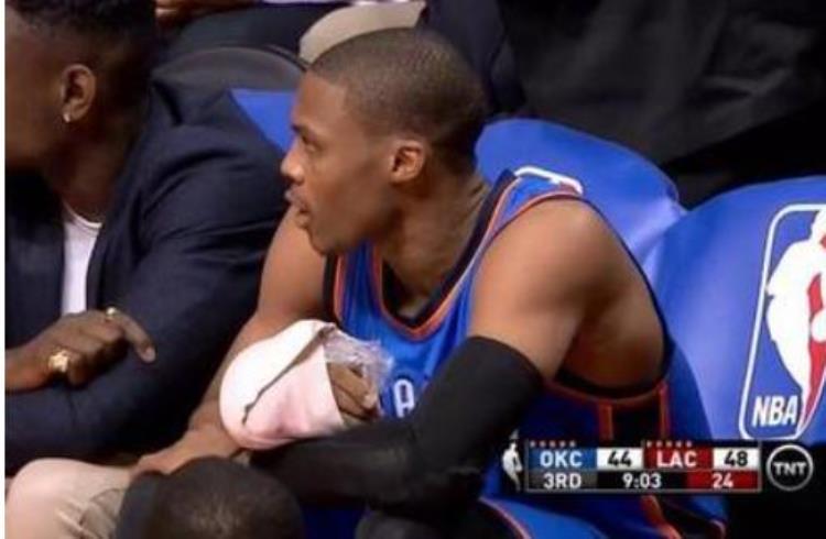 NBA球员如何增强手腕力量看看詹姆斯加内特怎么做就明白了