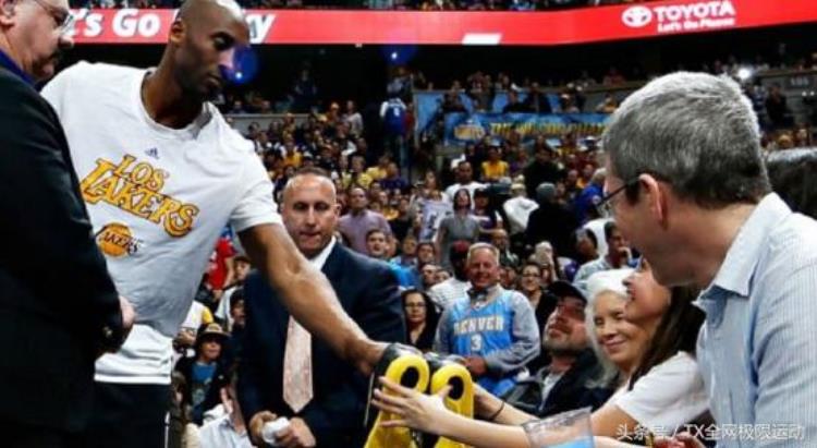 nba球星一场比赛换18双鞋穿过的鞋都去哪儿了「NBA球星一场比赛换18双鞋穿过的鞋都去哪儿了」