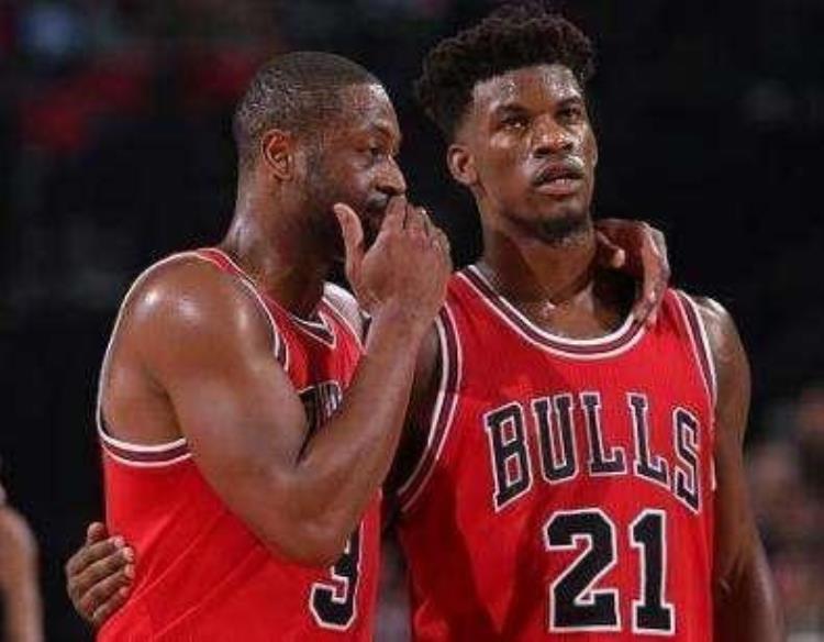 NBA更衣室的小秘密勇士队在骑士主场洗冷水KD詹皇快叫人修