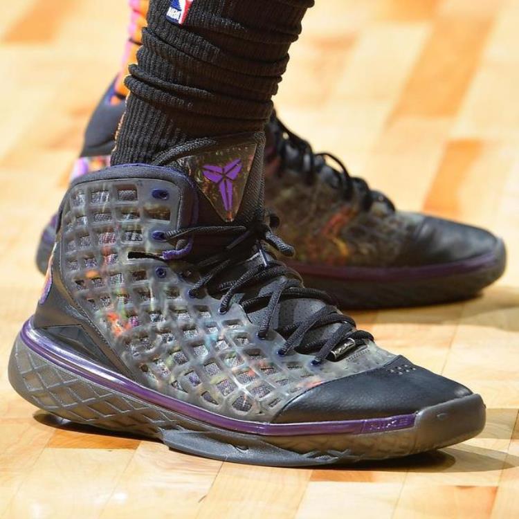 nba现役有签名鞋的球星「威少利拉德詹姆斯等全明星球员NBA赛场上脚了哪些签名篮球鞋」