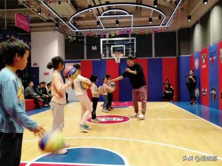 成都南边竟藏着这么个空间可以驾驶飞机骑马打棒球玩穿越