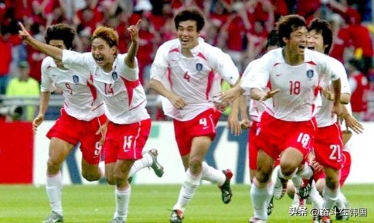 韩国人承认02世界杯黑哨吗「否认2002黑哨事件26万人聚集光华门给世界杯韩国队加油助威」