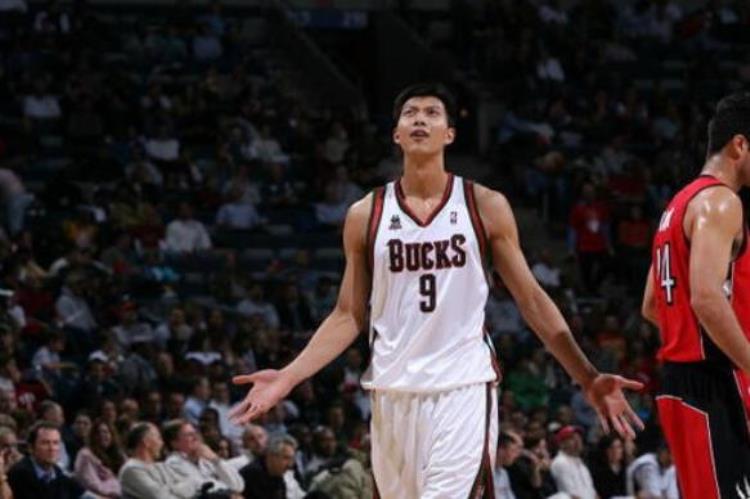 中国男篮一哥易建联在NBA呆了5年最后为何无法立足