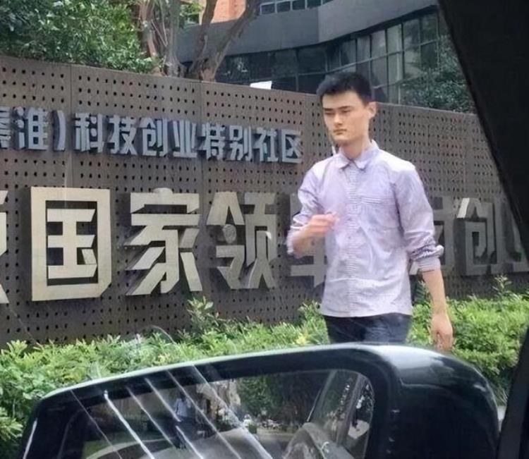 山寨版的NBA球星保安大叔肌肉完美还原姚明重回颜值巅峰