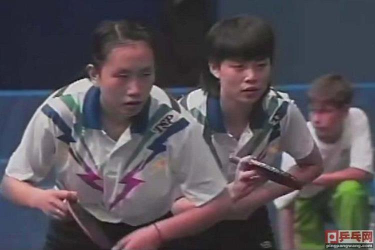 邓亚萍在巴塞罗那奥运会上夺得乒乓球女子双打金牌「中国首枚奥运女双金牌在巴塞罗那实现邓亚萍乔红击败队友夺冠」