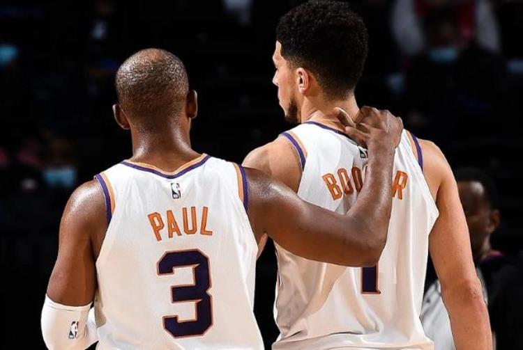 05年保罗第四顺位进入NBA排在他前面的成就如何状元榜眼水货