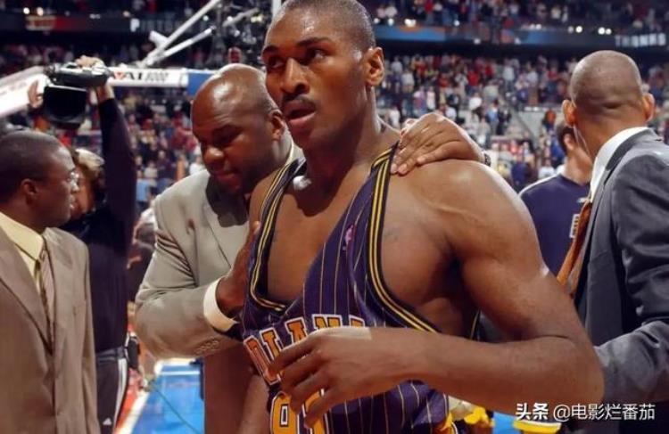 体坛秘史:奥本山宫殿斗殴「史上最惨烈的NBA斗殴现场这部纪录片揭开奥本山宫殿冲突之谜」
