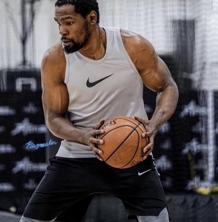 姚明有几块腹肌「看了照片才知道原来NBA这些球星肌肉那么强姚明有6块腹肌」