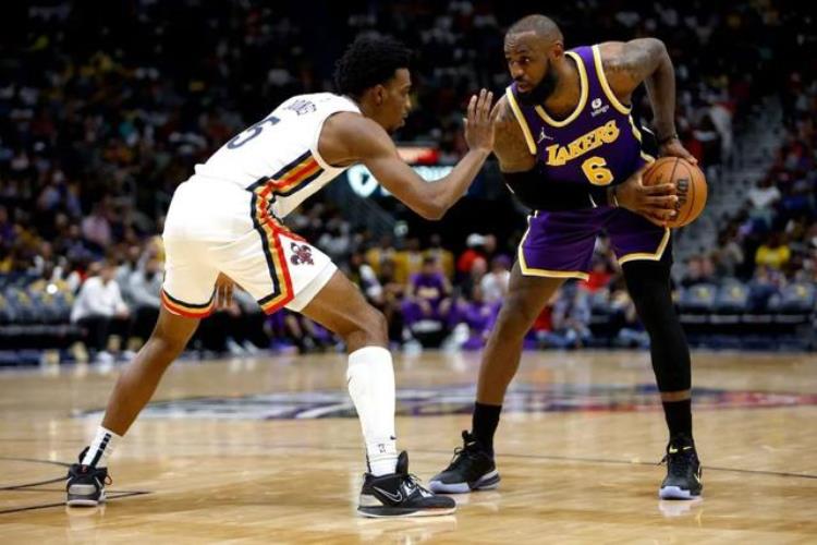 NikeKOBE5代VS保罗乔治PG6代欧文1代NBA赛季球星篮球鞋上脚合集