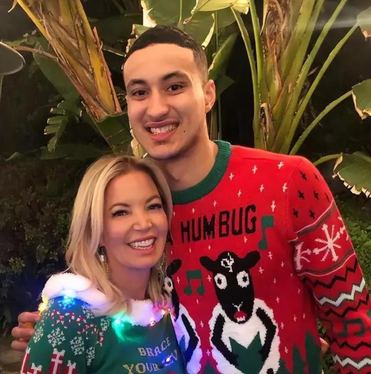卡戴珊和球员「关注NBA必定知道的四位女人卡戴珊创造魔咒杜兰特钟爱斯嘉丽」