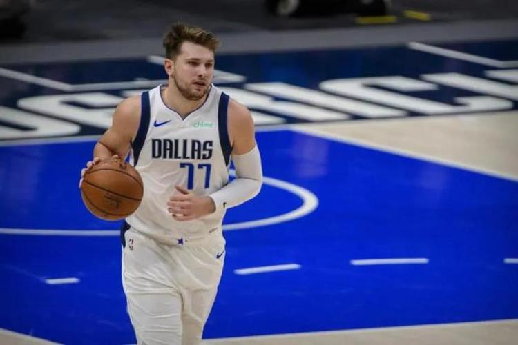 姚明几次入选NBA全明星「美媒列出了NBA近20年选秀中每年最好的三名球员姚明入选」