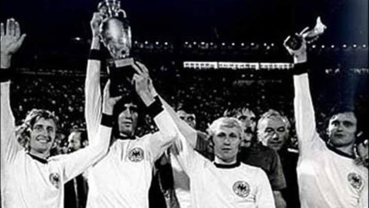 双尾狮的辉煌捷克足球历史最佳阵容两个金球奖球星驱动中场