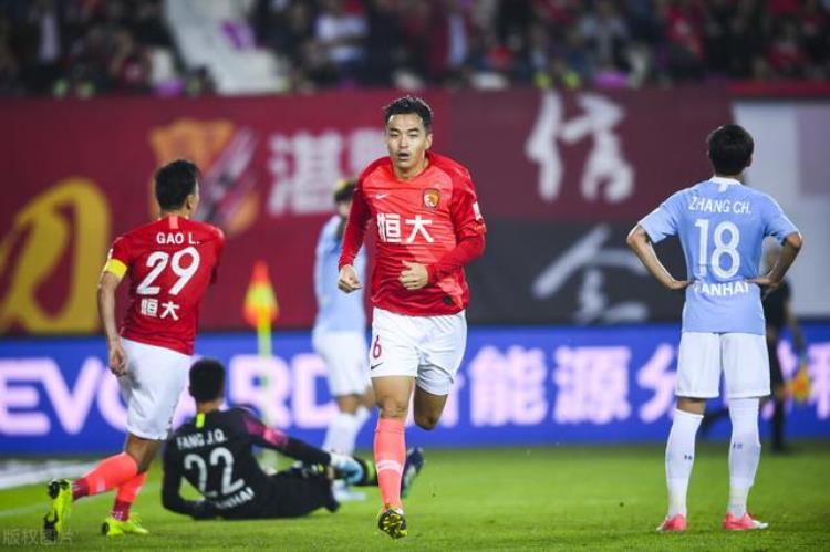 归化球员对中国足球发展「中国足球的发展道路在哪是归化外籍球员还是发展本土球员」