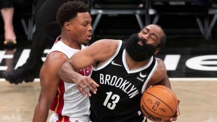 哈登造犯规最多「NBA严打骗犯规后的大数据报告哈登吹杨们的苦日子」