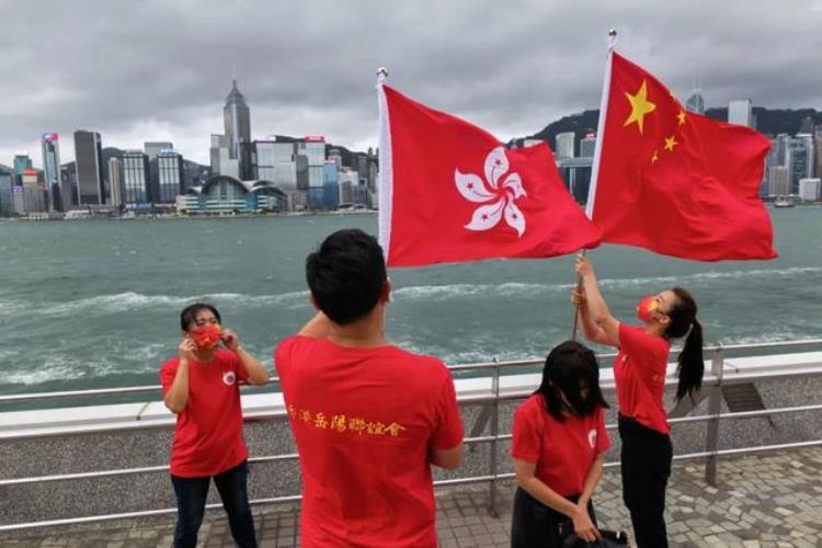 香港球迷嘘国歌「贼心不死香港足球队迎战缅甸时竟有黄丝背对球场嘘国歌」
