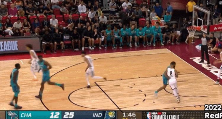 服了14分钟0板曾凡博NBA首秀太烂