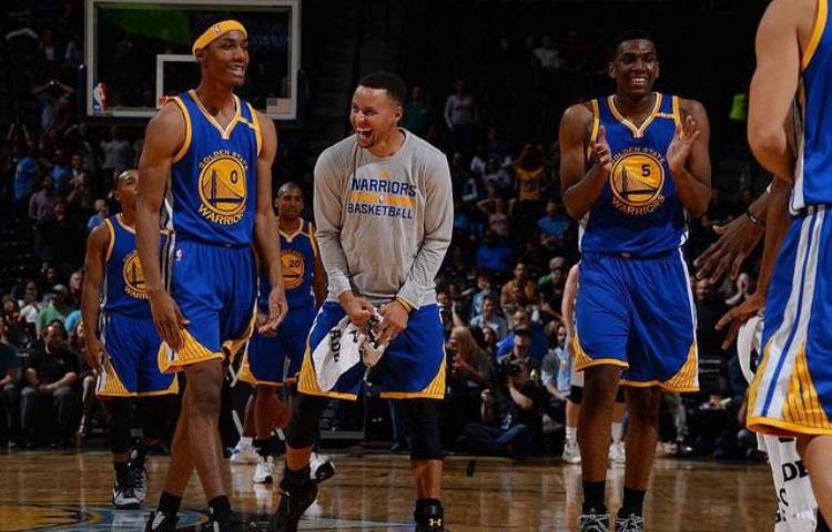 勇士落后53分「后悔了吗场均5分钟03分离开勇士1年他正在被NBA淘汰」