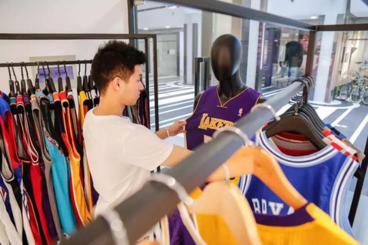 闲鱼上卖nba原味球衣2年落袋105万「闲鱼上卖NBA原味球衣2年落袋105万」