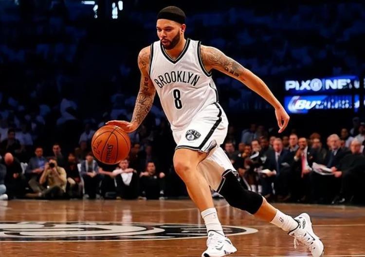 05年保罗第四顺位进入NBA排在他前面的成就如何状元榜眼水货