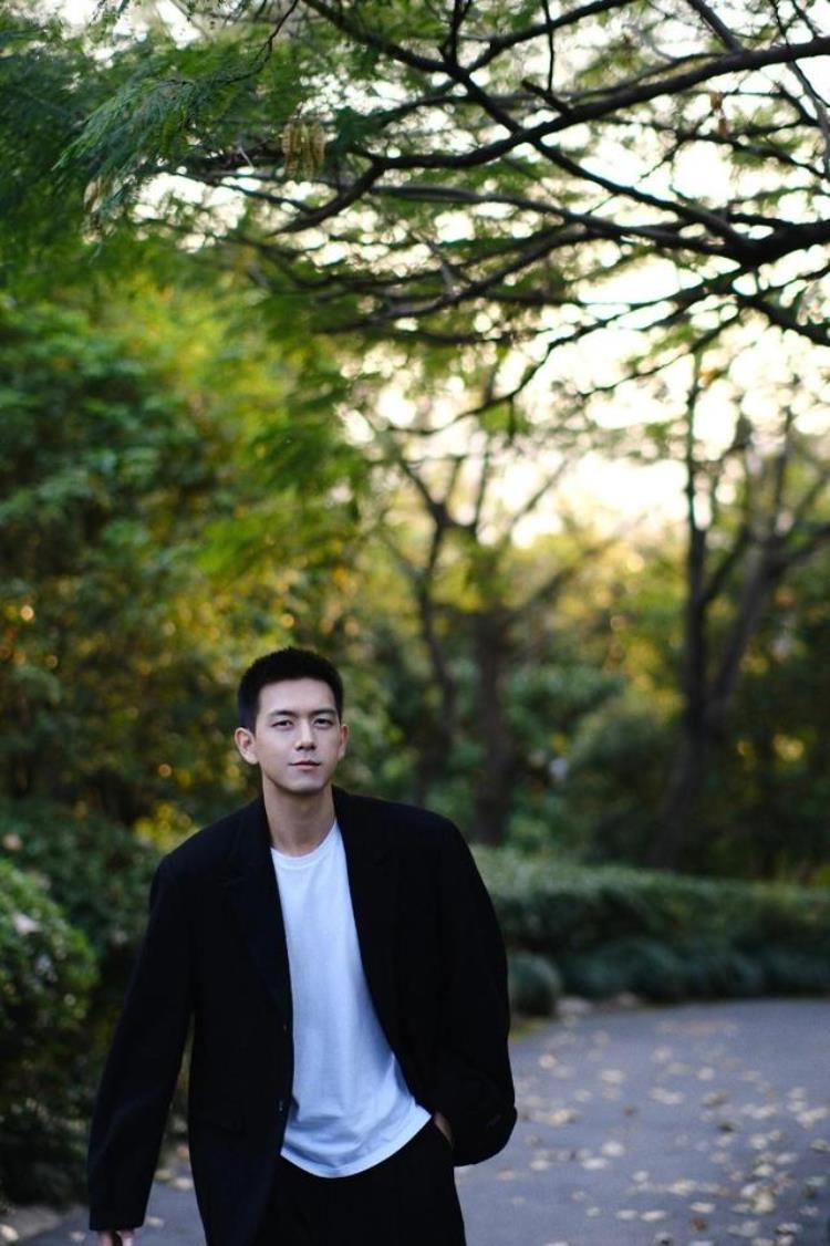 李现喜欢的足球明星「原来这些明星都是C罗球迷李现鹿晗武艺都在为他加油呐喊」