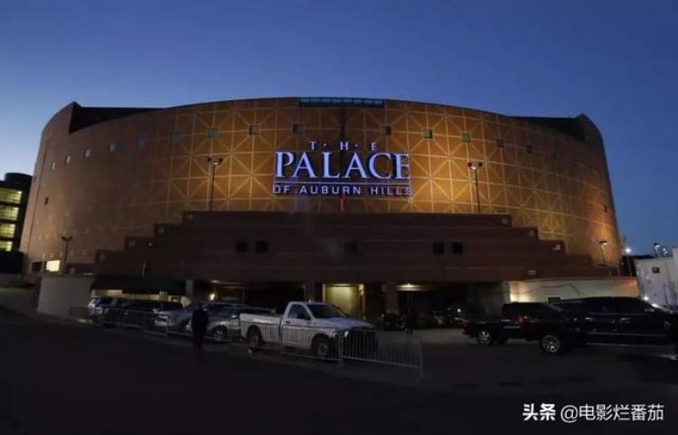 体坛秘史:奥本山宫殿斗殴「史上最惨烈的NBA斗殴现场这部纪录片揭开奥本山宫殿冲突之谜」