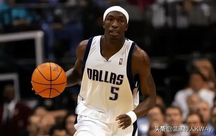 霍华德生涯签过几份合同「约什霍华德11年职业生涯签了4份合同NBA最丑球员之一」