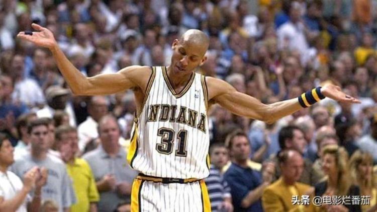 体坛秘史:奥本山宫殿斗殴「史上最惨烈的NBA斗殴现场这部纪录片揭开奥本山宫殿冲突之谜」