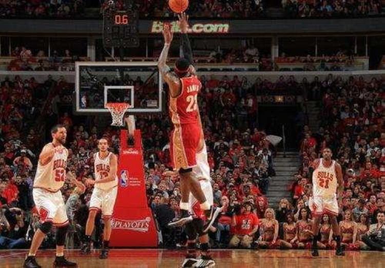 nba超远距离投篮「超远距离投篮有多远卡特坐地投25米三分詹皇连中5记全场三分」