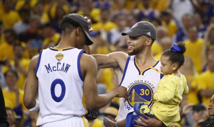 勇士落后53分「后悔了吗场均5分钟03分离开勇士1年他正在被NBA淘汰」