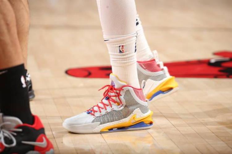 NBA球员上脚戈登穿AG3人民很行中国球鞋很帅气