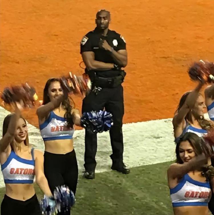 山寨版的NBA球星保安大叔肌肉完美还原姚明重回颜值巅峰