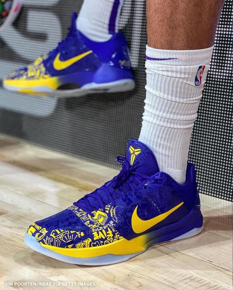 穿科比球鞋的球星「NBA的硬通货科比球鞋稀缺大牌球星都变成了鞋贩子」