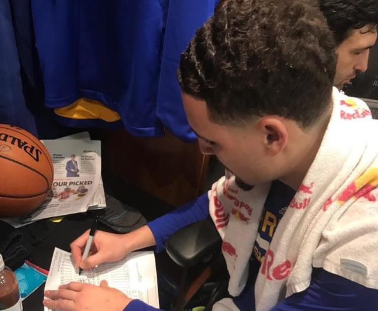 如何向NBA球星要签名麦迪带儿子出马1人索科比签名被揍耳光
