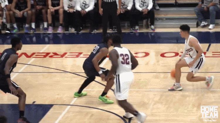 神射手11中7三分4中3布朗尼在湖人主场赢球了
