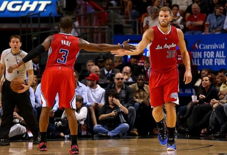 05年保罗第四顺位进入NBA排在他前面的成就如何状元榜眼水货