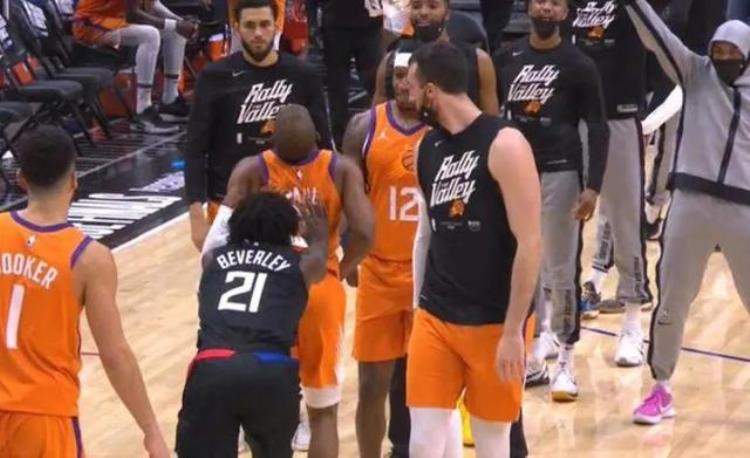 湖人拒绝参赛球员「帮队友出头直接被禁赛3场NBA就是在针对湖人啊」