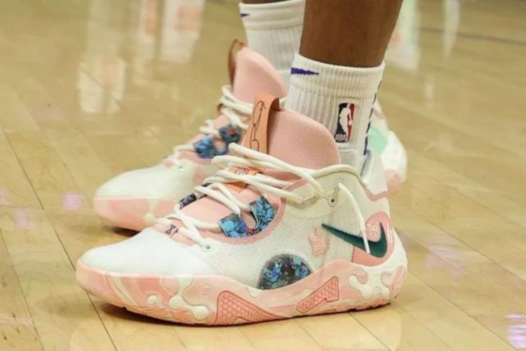 NikeKOBE5代VS保罗乔治PG6代欧文1代NBA赛季球星篮球鞋上脚合集
