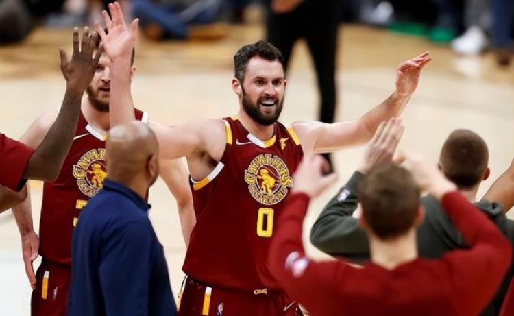 臂展短适合打篮球吗「臂展短能打NBA吗这5位不仅打了而且都成为了巨星」