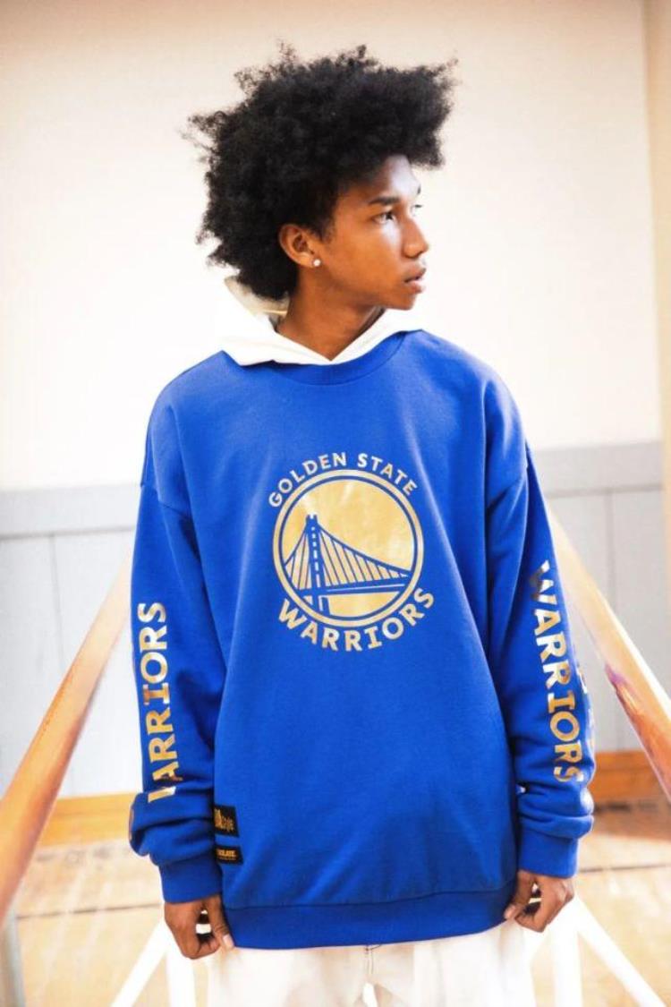 溢价300从球场到街头NBA今年最火联名小程序限量发售了