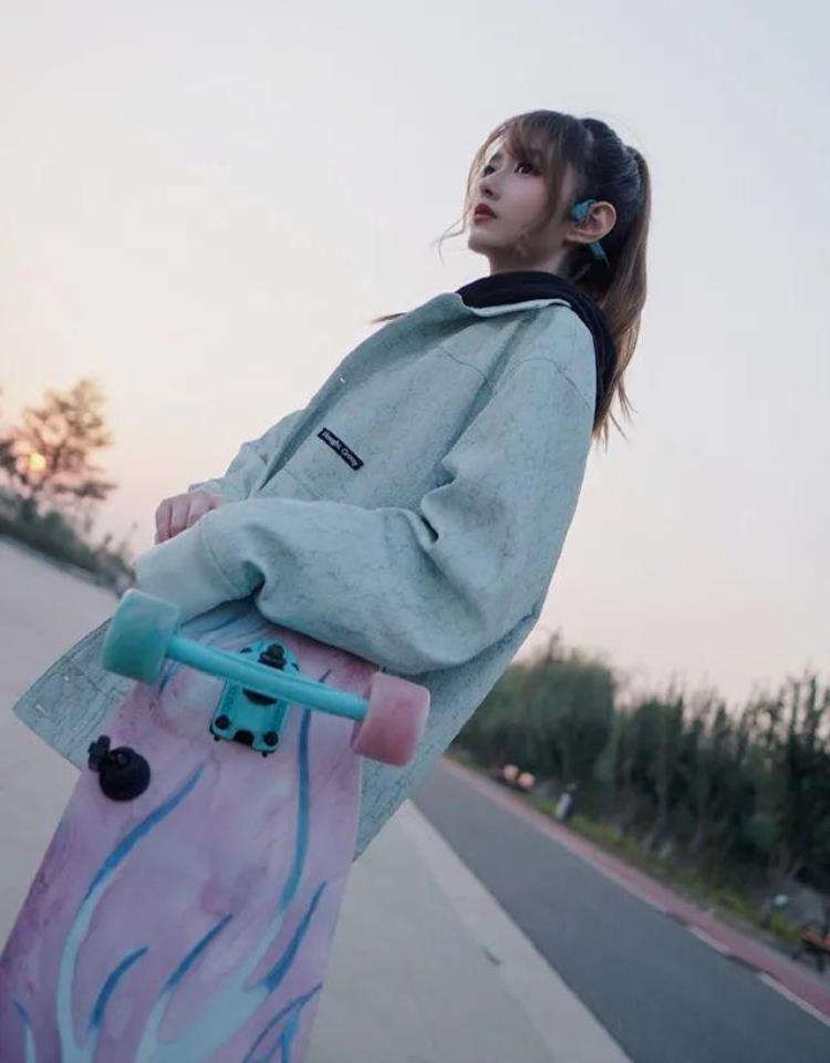 篮球主持人小七,nba美女主播小七