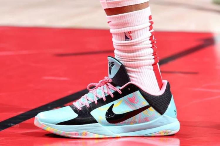 NikeKOBE5代VS保罗乔治PG6代欧文1代NBA赛季球星篮球鞋上脚合集