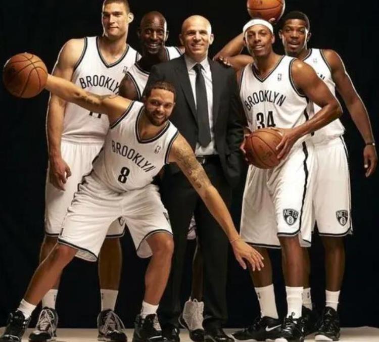 05年保罗第四顺位进入NBA排在他前面的成就如何状元榜眼水货