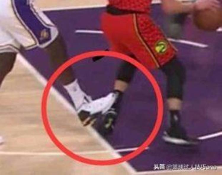 下黑脚只是普通犯规书豪面对的不公平数不胜数曾打出血也没哨