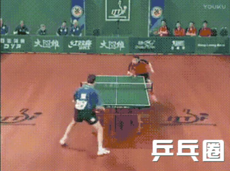 乒乓球横拍对付直拍的技巧「乒乓教学横拍技术里坐冷板凳在直拍里却不可忽视反手切技术」