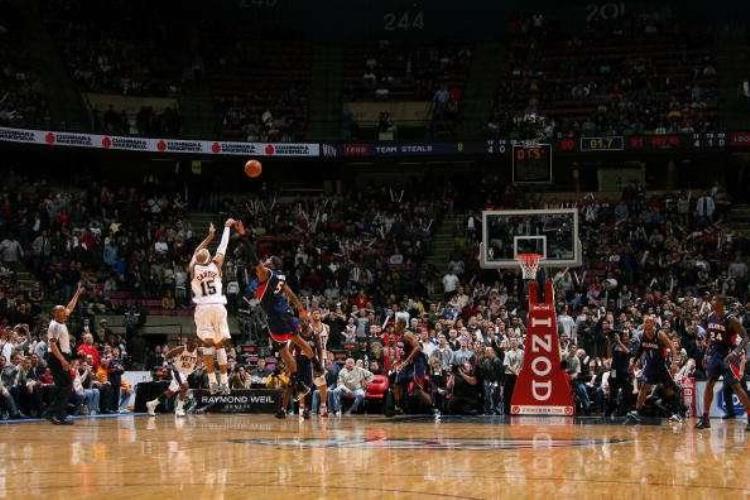 nba超远距离投篮「超远距离投篮有多远卡特坐地投25米三分詹皇连中5记全场三分」