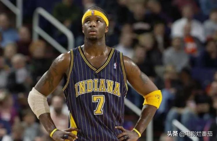 体坛秘史:奥本山宫殿斗殴「史上最惨烈的NBA斗殴现场这部纪录片揭开奥本山宫殿冲突之谜」