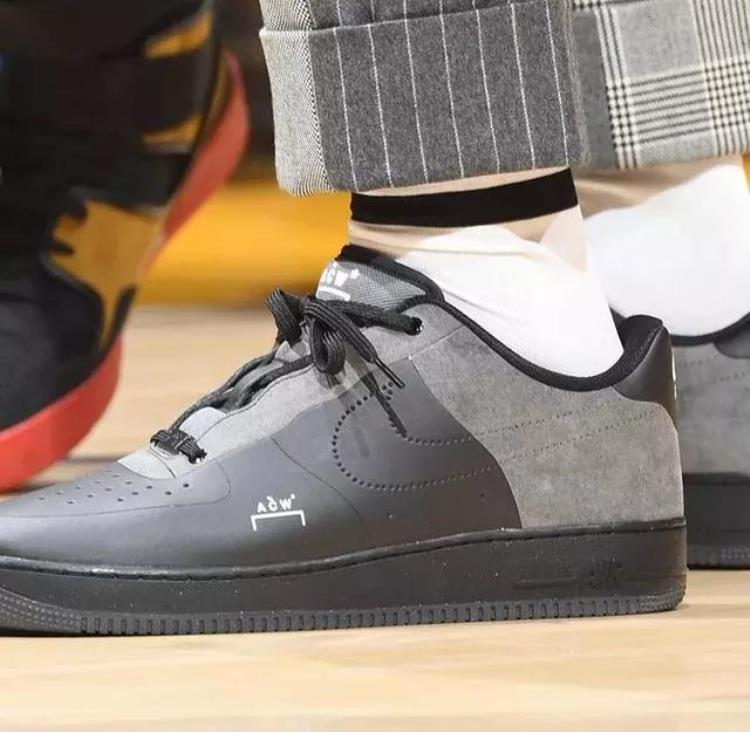 NBA球员今日上脚史蒂芬森穿AJ19詹姆斯欧文场边抢镜