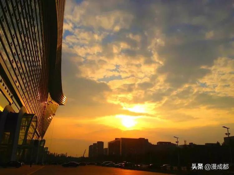成都南边竟藏着这么个空间可以驾驶飞机骑马打棒球玩穿越