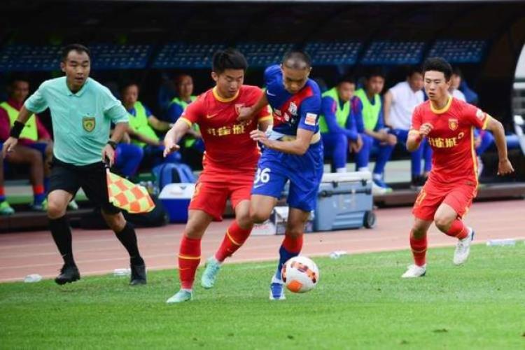 国足选拔队24人名单公布被冷落了一年半的刘若钒重获扬戈维奇征召