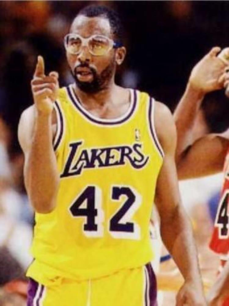 科比绰号黑曼巴「盘点NBA5大用猛兽做外号的球星科比嗜血81分获黑曼巴称号」